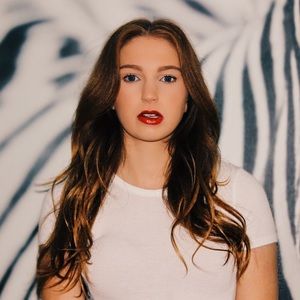 Meet your Posher, Liz